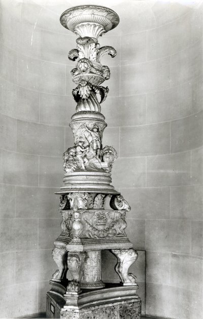 Candélabre conçu par Piranesi sur la base de pièces antiques romaines pour sa propre tombe - Giovanni Battista Piranesi