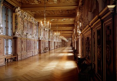 Architecture de la Renaissance : vue de la galerie de François Ier au château de Fontainebleau réalisée par Rosso Fiorentino avec la collaboration de Primatice à partir de 1523 - Giovanni Battista Rosso Fiorentino