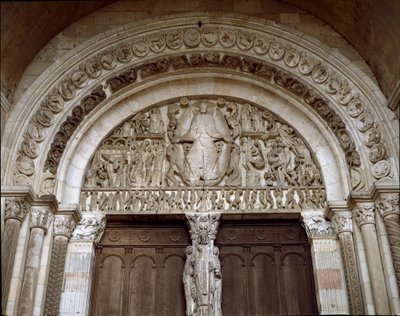 Art roman : tympan sculpté représentant le jugement dernier. Sculpture de Maître Gislebertus (vers 1130-1140). Cathédrale Saint-Lazare - Gislebertus