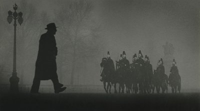 Gardes à cheval dans St. James Park, Londres - Godfrey Macdominic