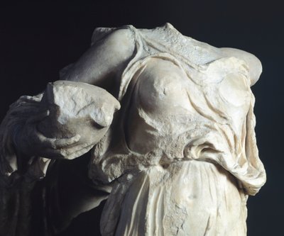 Figure acrotériale, sculpture du temple d