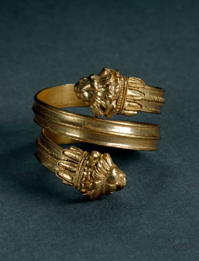 Art de la Grande Grèce : bague en or avec protomes de lion. Fin du IVe-début du IIIe siècle av. J.-C. de Tarente, Italie. Tarente, Museo Archeologico Nazionale - Greek