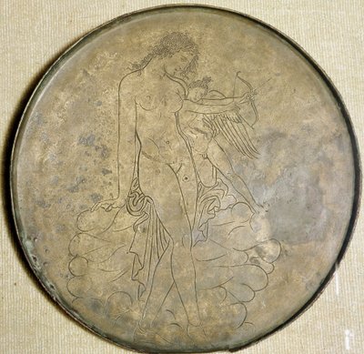 Art grec : Aphrodite et Éros. Miroir en bronze. 350 av. J.-C., Musée du Louvre - Greek