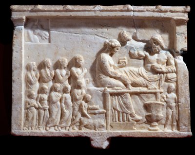 Art grec : relief représentant une scène de banquet - Greek