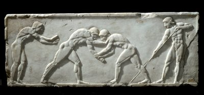Art grec : base de kouros représentant des lutteurs pendant un combat. Bas-relief en marbre, 510-500 av. J.-C. - Athènes, musée archéologique - Greek