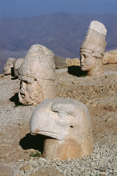 Tête de Zeus-Oromandes, une déesse et un aigle - Greek