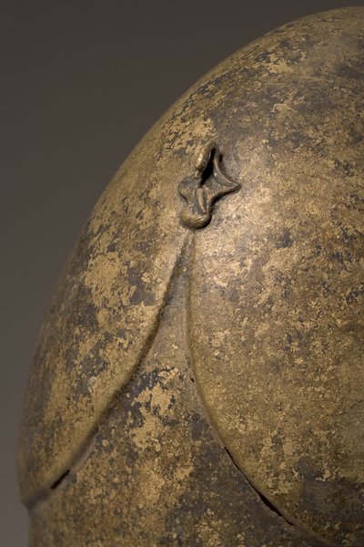 Casque avec applique phallique, chalcidien (détail) - Greek