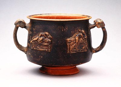Kantharos avec relief, trouvé à Pergame, c.100 av. J.-C. - Greek