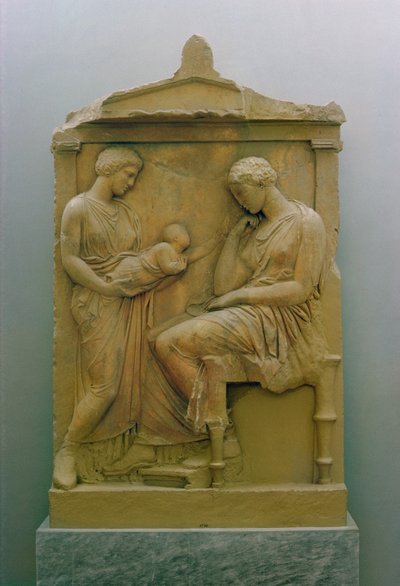 Stèle funéraire représentant une servante tenant un bébé devant une femme assise - Greek School