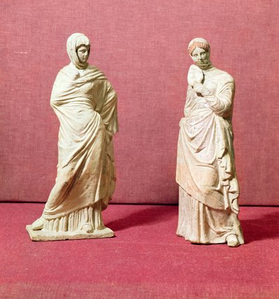 Deux statues de femmes debout, de Tanagra, vers 350 av. J.-C. - Greek School