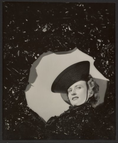 [Femme portant un chapeau] - Günther Krampf
