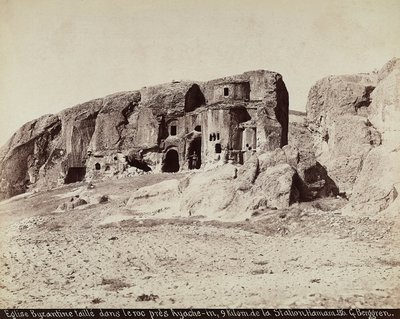 Église byzantine taillée dans la roche, située près d