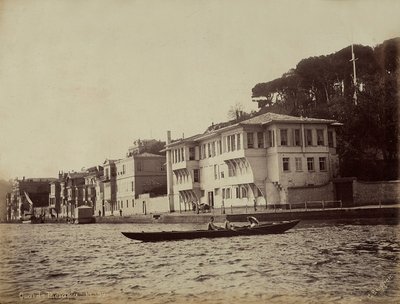 Bâtiments le long de la baie de Tarabya, sur la mer de Marmara, Turquie - Guillaume Berggren