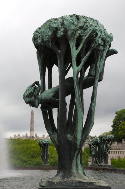 Fille dans un arbre, sculpture au parc Frogner, Oslo, Norvège - Gustav Vigeland