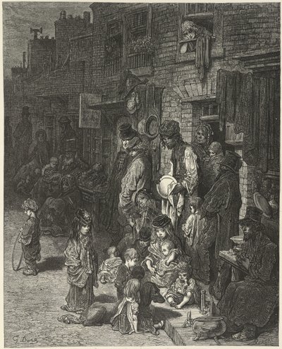 Personnes debout et assises devant leurs maisons, dans une rue, de 