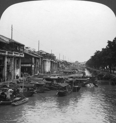 Le canal bondé, depuis le pont anglais, Canton, Chine, 1901 - H. C. White