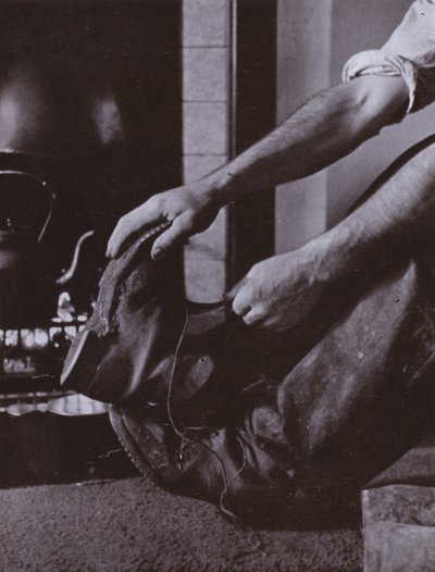 Enlever les bottes - Harold Burdekin