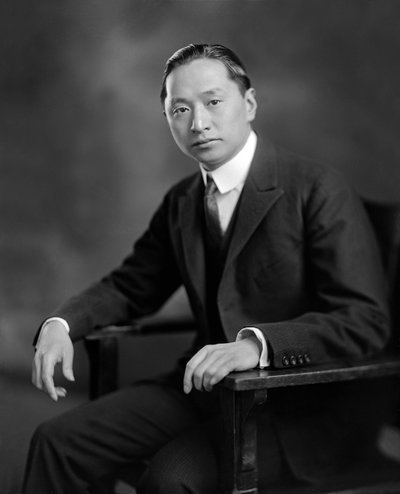 Vi Kyuin Wellington Koo (1887-1985) diplomate chinois, photo par Harris & Ewing c. 1925 - Harris & Ewing