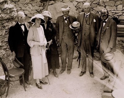 Howard Carter (1873-1939) et un groupe d
