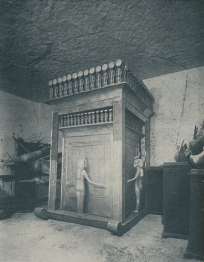 Sanctuaire canope richement sculpté et scintillant d