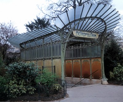 Une bouche de station de métro réalisée par Hector Guimard - Hector Guimard