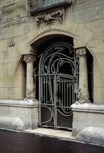 Architecture Art Nouveau : vue de la porte d