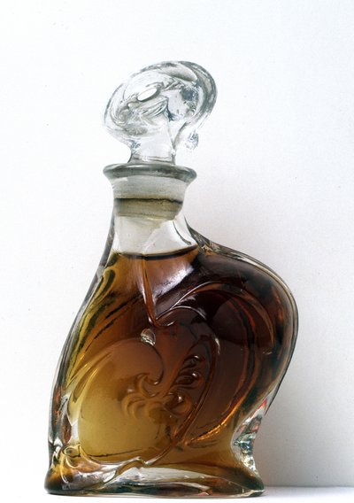 Bouteille en verre moulé blanc créée pour l