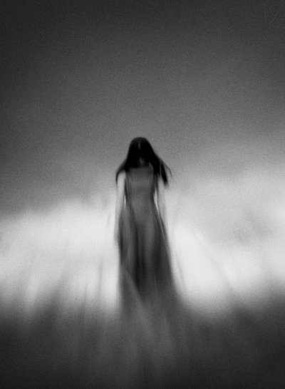 Une femme mystérieuse et éthérée - Hengki Lee