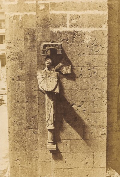 Ange portant un cadran solaire, à l