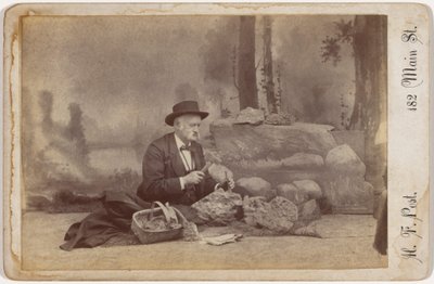 "Dominic Parsons à la chasse aux fossiles, vers 1896 (photo) 1896 (photo) - Henry F. Post