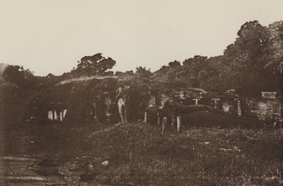 Villes en ruines de Ceylan : Temple de roche à Polonnaruwa - Henry W. Cave