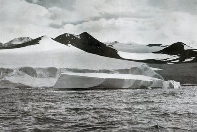 Un iceberg se détachant d