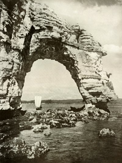 Une arche usée par la mer à Matsushima, 1910 - Herbert Ponting