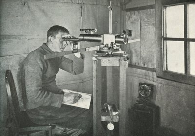 Dr. Simpson au magnétomètre unifilaire, 1911, 1913 - Herbert Ponting