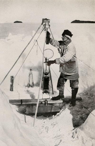 E. W. Nelson avec la bouteille d