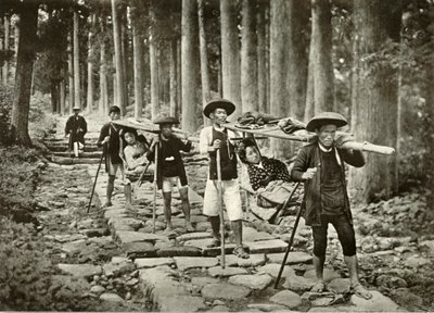 Dames japonaises se rendant aux sanctuaires, Nikko, 1910 - Herbert Ponting