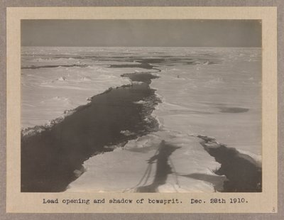 Le Terra Nova (1884) bloqué dans la banquise - Herbert Ponting