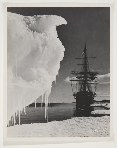 Le Terra Nova au pied de la glace - Herbert Ponting