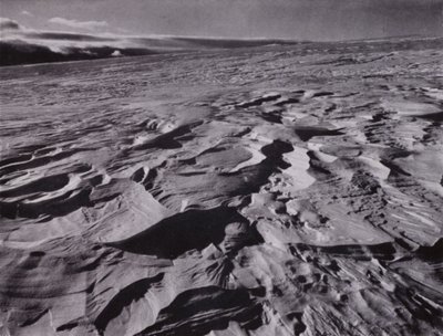 Les grandes vagues de neige gelée soulevées par le vent - Herbert Ponting