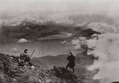 Deux Miles au-dessus des Nuages, "Trois-Jours-Lune" Lac depuis le Sommet du Fuji - Herbert Ponting