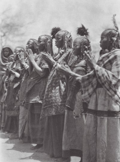 Afrique : Femmes Aulad Hamid battant le temps lors d