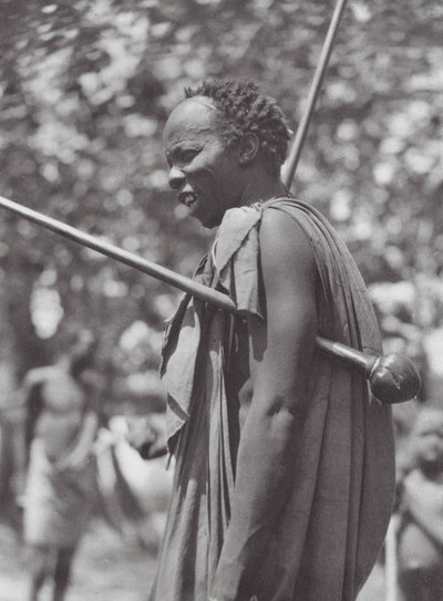 Afrique : Guerrier Shilluk avec massue - Hugo Adolf Bernatzik