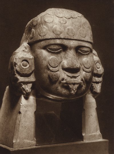 Mexique : Tête en diorite de la déesse Coyolxauhqui, Musée national (photo n/b) - Hugo Brehme