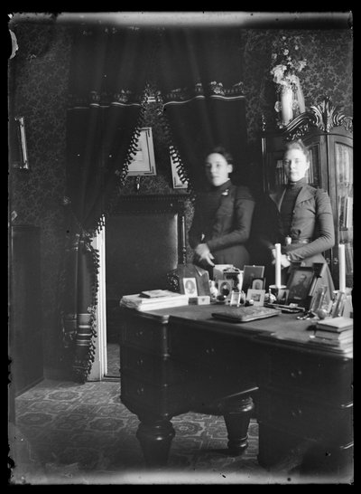Elli et Ellen von Schoultz dans leur maison de Vyborg - Hugo Simberg