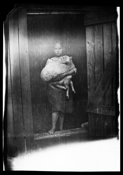 Sheep Girl, Hilma Ylä-Outinen et Bunka - Hugo Simberg