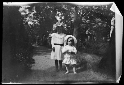 Probablement une fille de la famille Gadd et Tom Simberg - Hugo Simberg
