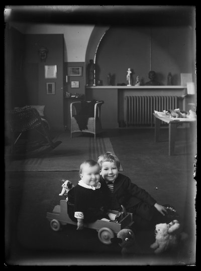 Tom et Uhra Simberg dans leur maison-atelier à Siltasaarenkatu - Hugo Simberg