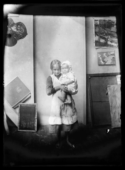 Fille et enfant comme modèles dans l