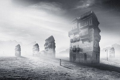 Une silhouette solitaire dans une cité antique - Hussain Buhligaha