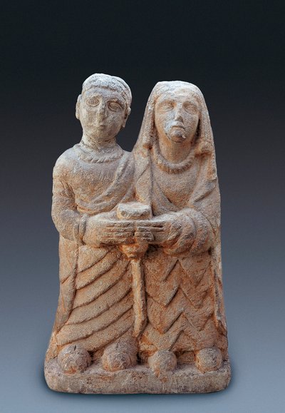 Art antique : couple apportant une offrande. Sculpture en pierre, 3ème siècle avant J.-C. Musée national d